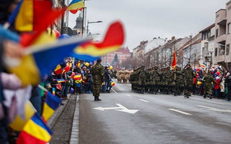 PROGRAMUL de 1 Decembrie la Cluj-Napoca. Depuneri de coroane, defilare militară, concerte și aprinderea iluminatului festiv