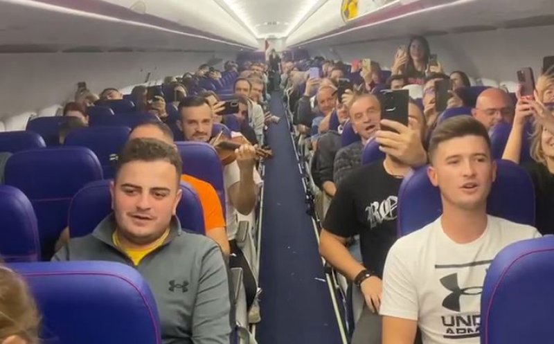 Ziua Națională a României, sărbătorită la înălțime! "Noi suntem români!", cântat într-un avion Wizz Air