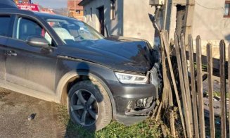 IMAGINI cu Audi-ul lui Mircea Bravo pe care l-a "şifonat" într-un stâlp, pe drum drept