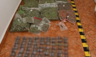 Percheziții ca-n filme la dealeri care vindeau droguri în Cluj și Iași. Geantă cu 130.000 de euro, aruncată pe geam și canabis în vasul de toaletă