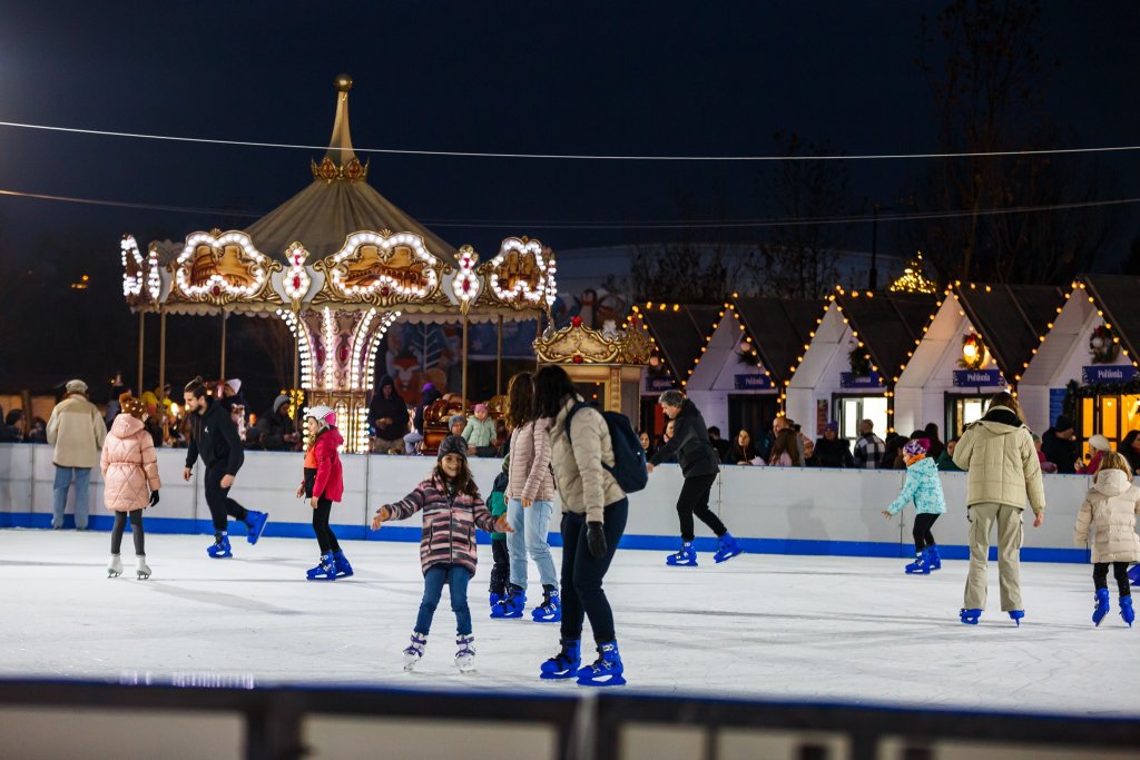 Cât costă patinoarul, trenulețul și caruselul de la Târgul de Iarnă de la Sala Sporturilor