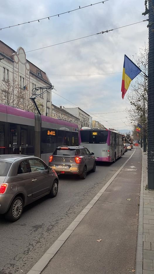 Trafic bară la bară în Cluj-Napoca: ”Evitați Dragalina!”,  ”Evitați Horea!”,  ”Evitați 7 Străzi!”, ”Evitați Clujul!” / ”Până când?”