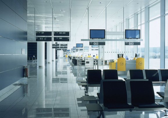 Boc a povestit cum a ajuns să doarmă în aeroportul din Munchen, chiar înainte de 1 Decembrie: "Ne-au dat niște pături subțiri. Bagajul nici acum nu mi-a ajuns"