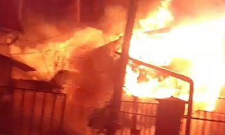 INCENDIU la Someşul Rece: O casă s-a făcut scrum / De la ce ar fi pornit focul