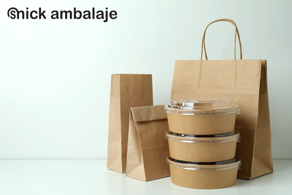 Pentru serviri reușite alege platouri pentru aperitive din plastic cu capac transparent