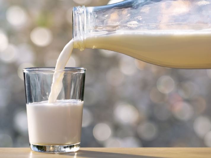 Buda: Peste 50% din consumul de lapte din România este din import