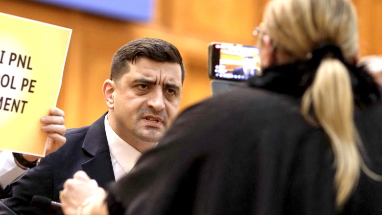 Spectacol de toată jena în Parlament, pe banii dumneavoastră! Simion, către Șoșoacă: „Te agresez sexual, scroafo!”