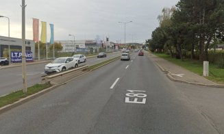 Plimbare pe Calea Turzii, terminată rău pentru un șofer. A intrat cu mașina într-un stâlp