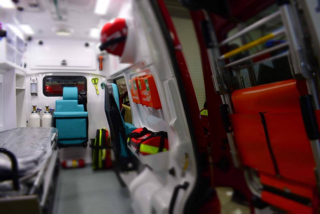 Copilul lovit de o mașină de poliție pe trecerea de pietoni, transferat de urgență la spital în Cluj-Napoca