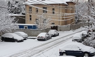 A-nceput de ieri să cadă câte-un fulg, apoi a nins ca-n povești la Cluj-Napoca