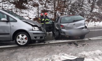 ACCIDENT la Bologa între 2 maşini. 6 persoane, consultate de echipajul SMURD