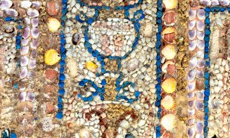 LUXUL înainte de Cristos: Mozaic din scoici, corali și sticlă prețioasă, vechi de 2.300 de ani, îngropat sub Colina Palatină din Roma