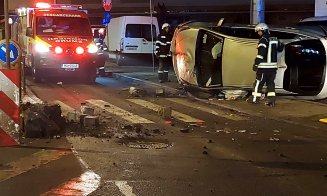 Mașină răsturnată pe Oașului. Au intervenit SMURD-ul și descarcerarea/ Șoferul era beat criță