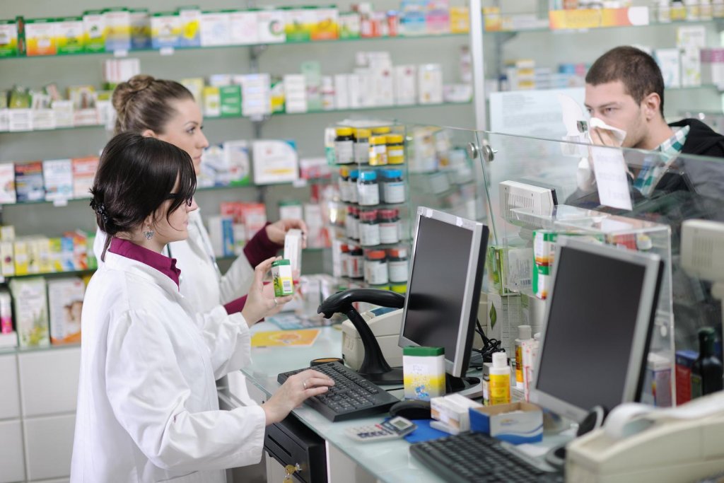 Urmează o criză a medicamentelor scumpe? Preşedintele Colegiului Farmaciştilor Cluj: "Nu aş şti ce să le spun pacienţilor de la 1 ianuarie"