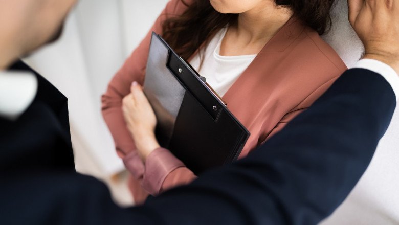 E oficial! Închisoare până la 4 ani și interdicția de a preda 5 ani pentru profesorii care cer favoruri sexuale elevilor ori studenților