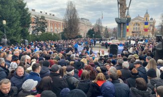 Mii de clujeni, la slubja de Bobotează de la  Catedrala Mitropolitană / Peste 20.000 de sticle cu apă sfințită și porumbei albi