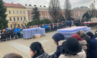 Mii de clujeni, la slubja de Bobotează de la  Catedrala Mitropolitană / Peste 20.000 de sticle cu apă sfințită și porumbei albi