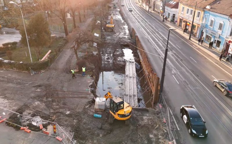 Se lucrează la decopertarea canalului Morii, în centrul Clujului
