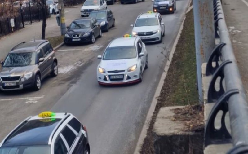 Transportatorii clujeni continuă protestul. Li s-au alăturat și taximetriștii/ Pe unde trece coloana de mașini