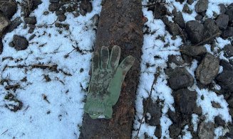 Proiectile neexplodate găsite în timpul lucrărilor de reabilitare la calea ferată Cluj - Oradea / Pirotehniştii suspectează că ar mai fi muniţie în zo