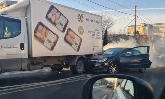 Coliziune între trei mașini, în Cluj-Napoca! Bărbat rănit, transportat la spital