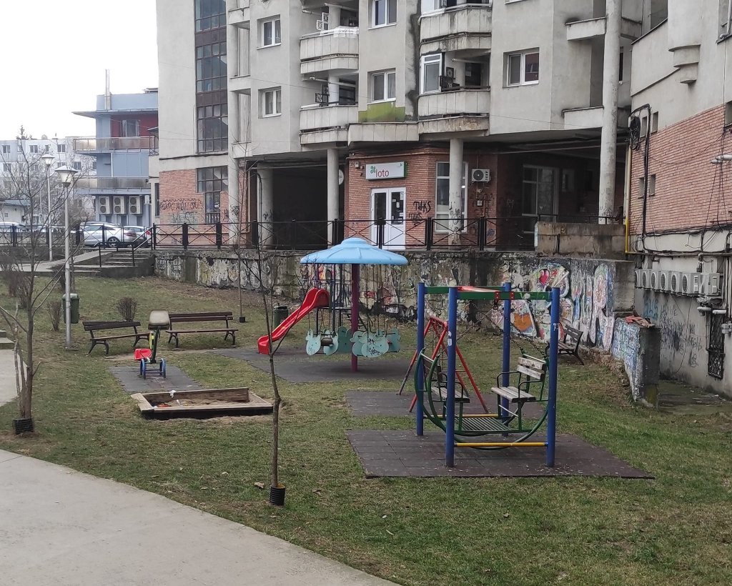 "Părculeț... drăguț" la Cinema Dacia, în Mănăştur, lângă "toaleta bețivilor şi a drogaţilor" / "Chiar e mizerabilă zona aia"