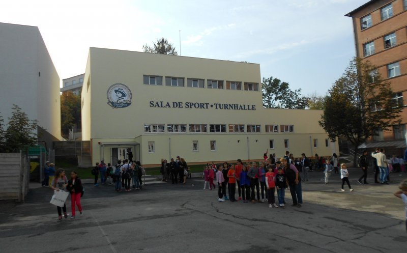 Sala de sport a Liceului Coșbuc, închisă din 2018, intră în reparații. Licitație de 3 milioane euro