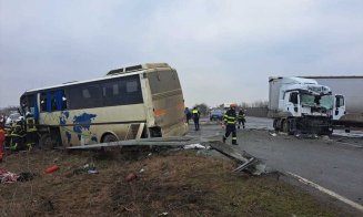 Planul Roşu de Intervenţie, activat în vestul țării! Șapte victime în urma coliziunii între un tir și un autobuz