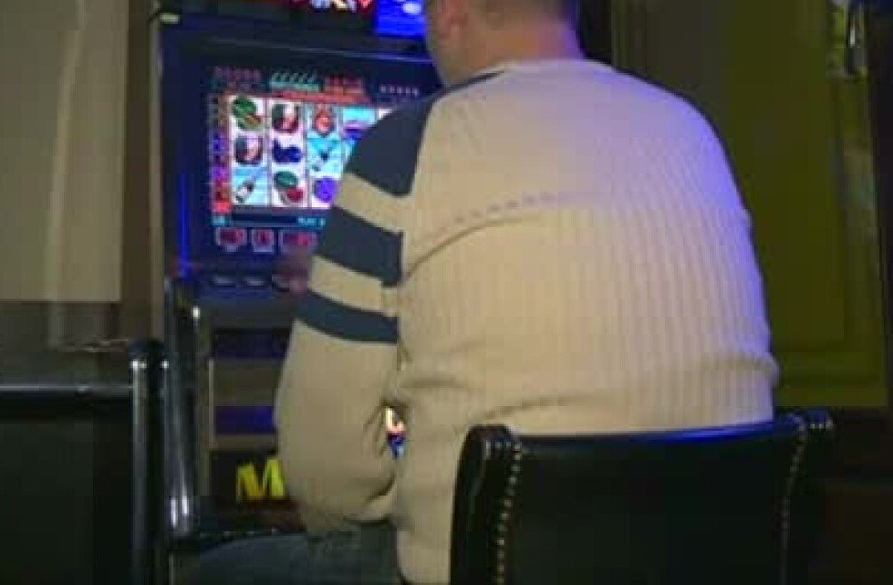 Scandal la o sală de jocuri de noroc din Cluj! Doi bărbați reținuți pentru tâlhărie și violență fizică