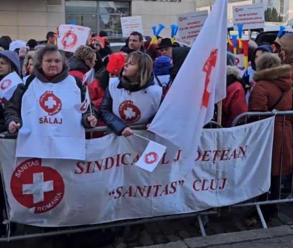 Sindicaliștii Sanitas, nou protest în fața Ministerului Sănătății/ Rafila: "O să discutăm. Suntem aproape de obţinerea unui acord"