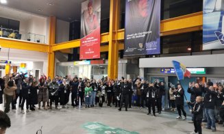Baschetbaliștii de la U-BT, întâmpinați de fani după victoria cu Gran Canaria