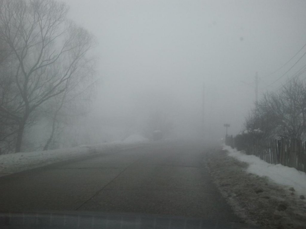 Cod GALBEN de ceață densă și polei în Cluj. Zone cu vizibilitate sub 50 m