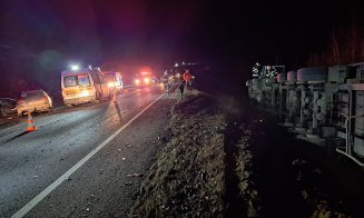 Accident pe centura Vâlcele-Apahida. Trei autovehicule implicate, printre care și un camion răsturnat