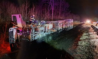 Accident pe centura Vâlcele-Apahida. Trei autovehicule implicate, printre care și un camion răsturnat