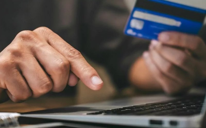 Atenție la hoții cibernetici! O ardeleancă a crezut că trimite datele unei bănci, dar a rămas fără economii