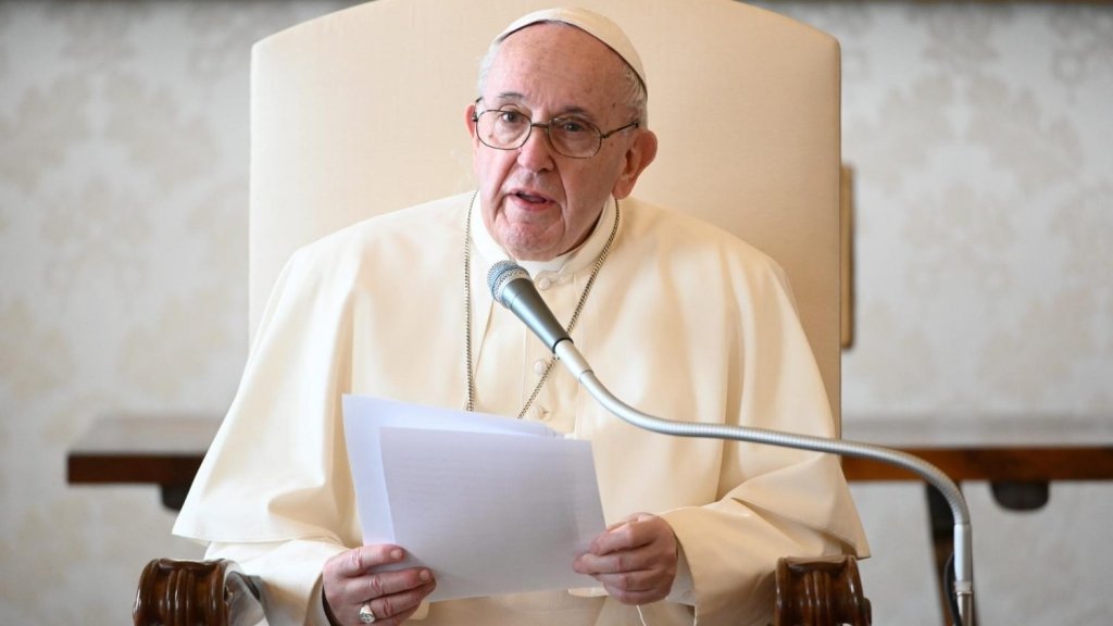 Papa Francisc: A fi şocat de binecuvântarea cuplurilor formate din persoane de acelaşi sex este o "ipocrizie"