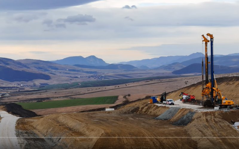 Se lucrează fără oprire! VIDEO spectaculos de pe șantierul Drumului expres Tureni - Autostrada Transilvania