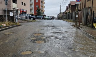 Clujenii de pe Miko Imre, exasperați! Cer de ani de zile asfaltarea străzii, municipalitatea îi amână