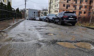 Clujenii de pe Miko Imre, exasperați! Cer de ani de zile asfaltarea străzii, municipalitatea îi amână