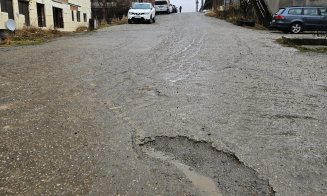Clujenii de pe Miko Imre, exasperați! Cer de ani de zile asfaltarea străzii, municipalitatea îi amână