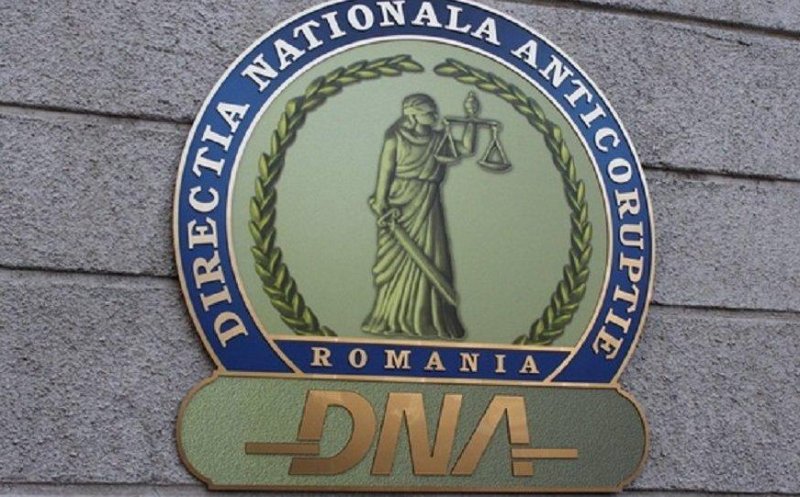 Șeful Vămii București, reținut de DNA. A luat mită 400 de perechi de adidași și 1.000 de parfumuri contrafăcute