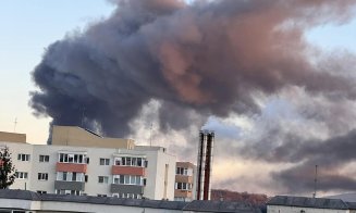 IMAGINI cu fumul dens care a acoperit oraşul Cluj-Napoca în urma incendiului de pe Calea Baciului