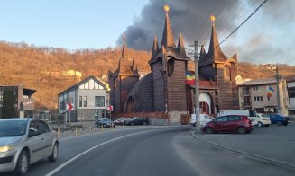 IMAGINI cu fumul dens care a acoperit oraşul Cluj-Napoca în urma incendiului de pe Calea Baciului