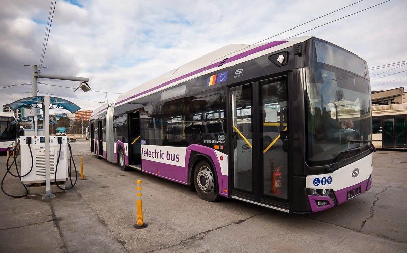 Cluj-Napoca: Primele 3 noi autobuze electrice articulate au ajuns. Proiect cu fonduri europene. Valoare: peste 16 milioane euro.