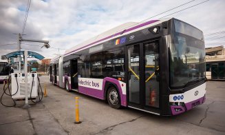 Cluj-Napoca: Primele 3 noi autobuze electrice articulate au ajuns. Proiect cu fonduri europene. Valoare: peste 16 milioane euro.
