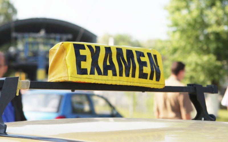 Ne mai mirăm de ce sunt atâtea accidente? Nouă persoane, inclusiv polițiști, trimiși în judecată pentru fraudarea examenelor auto
