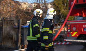 Pompierii clujeni, eroii zilei! Peste 85 de salvatori ISU s-au luptat ore în șir cu focul care a cuprins o hală în Baciu