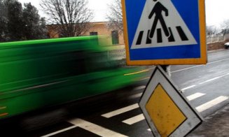 Femeie lovită de mașină pe trecerea de pietoni, la ieșire din Cluj spre Florești. Victima a ajuns la spital