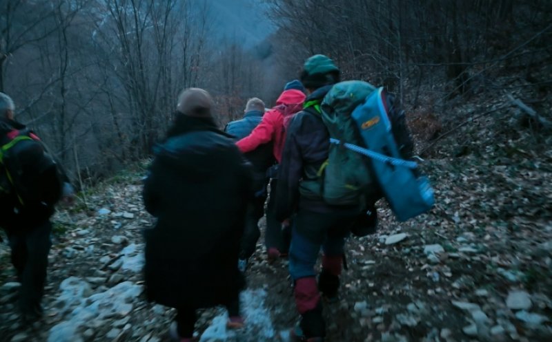 Clujean accidentat în urma unei căzături în Munții Țibleș. Salvamontiștii maramureșeni au intervenit