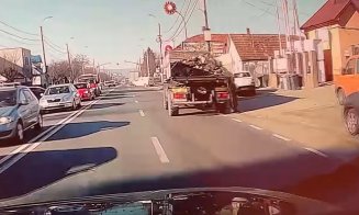 Viaţa bate filmul: Thriller cu un camion Bratner care îşi pierde încărcătura uriaşă... din mers